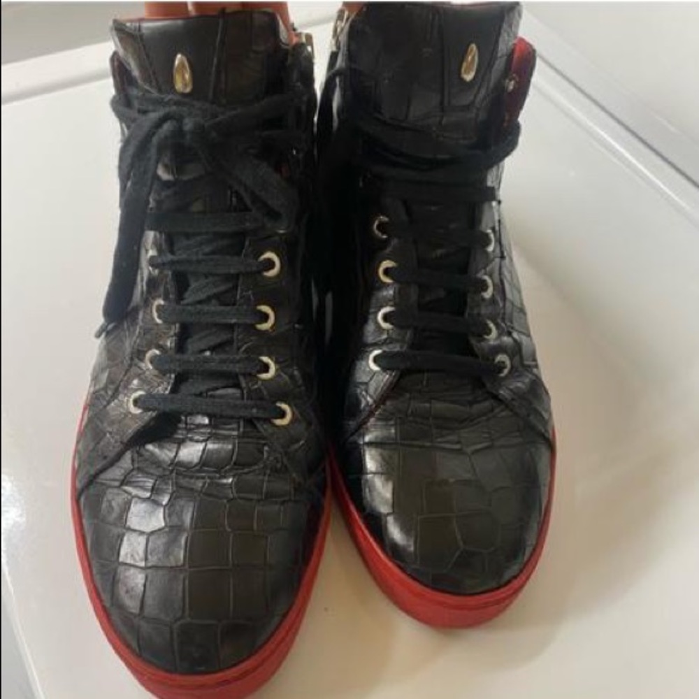 Botticelli hightop red and black 
Limited Botticelli crocodile pattern men’s
